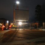 Ny nätstation Gräsdalsgatan 2 lyfts på plats. Karlstads El- och Stadsnät AB 2019