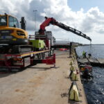 BlueOrbis sjösätter pontoner m.m. i Yttre hamn inför avfärd mot sjökabelförläggning vid Jäverön. Karlstads El- och Stadsnät AB 2021