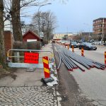 Styrd borrning i Karlstad AB utför styrd borrning under Klarälven mellan Älvbrinken och Våxnäsgatan. Karlstads El- och Stadsnät AB 2022