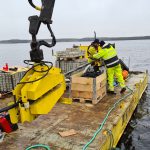 Dykeriet i Kil AB och Arvikens Elentreprenad AB förlägger ny el- och fiberkabel mellan Örsholmen och Jäverön. Karlstads El- och Stadsnät AB 2022